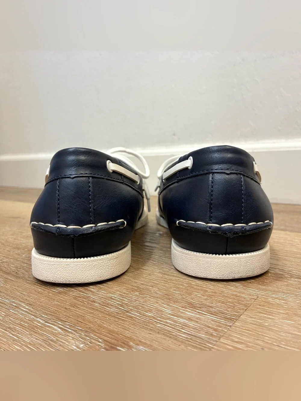Club Room Men’s Elliot Boat Shoes Size 11 Color: Navy Excellent Condition